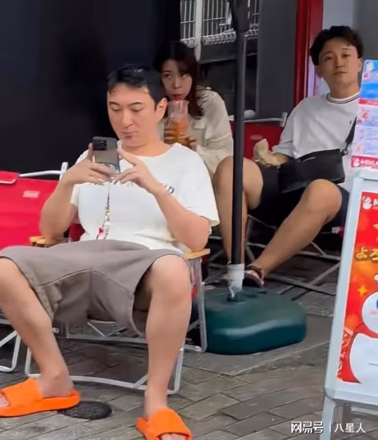 王思聰洗清冤屈後低調回國!瘦了一圈表情冷漠,千億家產卻穿破洞褲