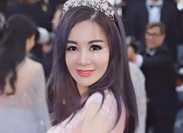 醫美女王於文紅:從白手起家到47億身價,五婚終嫁小20歲男模