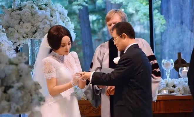 劉曉慶70多歲談八個男朋友怎麼了?不但沒人罵她反而都要夸!