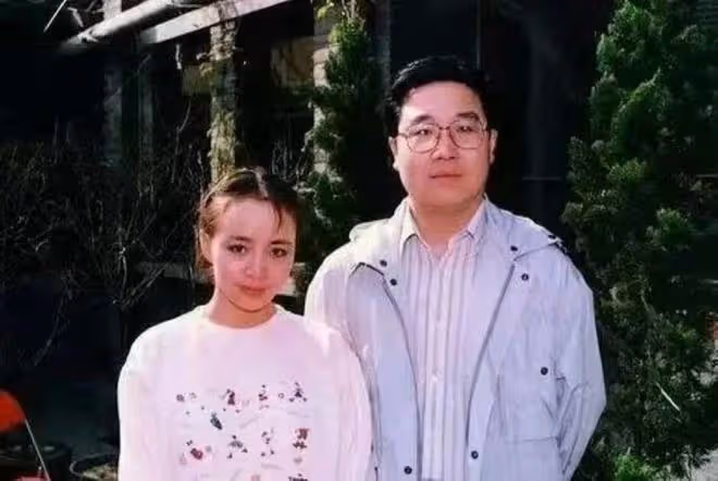 被父親英達拒認多年的巴圖,最終用9個字拒絕了父親的求和!