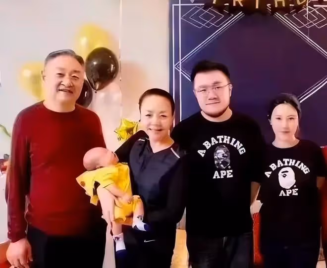 被父親英達拒認多年的巴圖,最終用9個字拒絕了父親的求和!