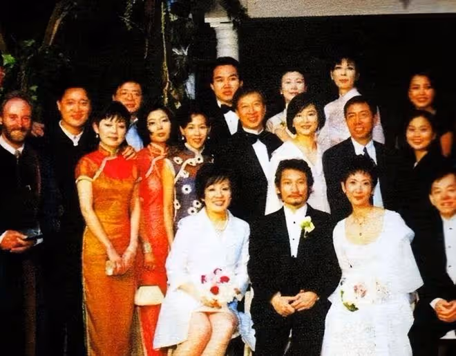 73歲徐克當爹,小30歲女友懷孕,丁克36年的施南生,值嗎?