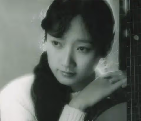 歌手成方圓：一婚嫁自己老師，二婚與王剛結婚，現在獨自生活