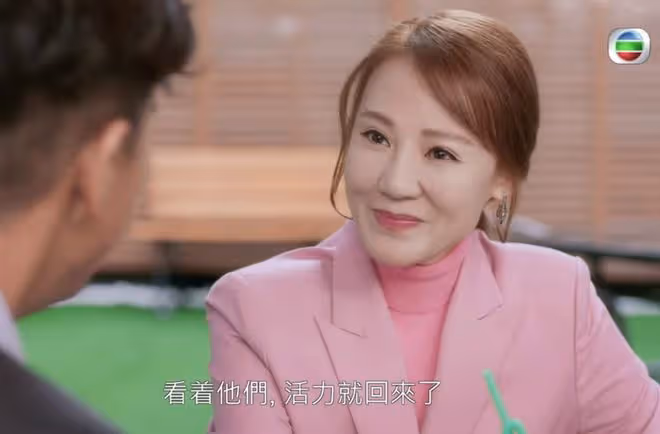 TVB大齡女星穿黑短裙極凍齡！被稱御用情婦仍單身！甜笑稱在找另一半