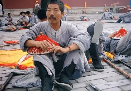 橫店20萬群演的扎心現狀:懶漢的樂園,光棍的世界,瘋子的天