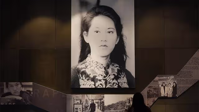 各地網友送鮮花悼念張純如:不能忘卻的紀念!