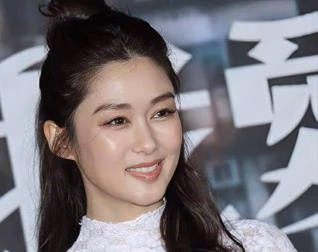 TVB前知名女星復出拍劇,演20歲少女無壓力,狀態凍齡越發甜美
