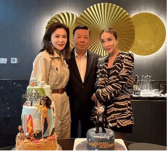 關之琳與香港富商同游敦煌,對方太太未能同行卻大方曬兩人合照