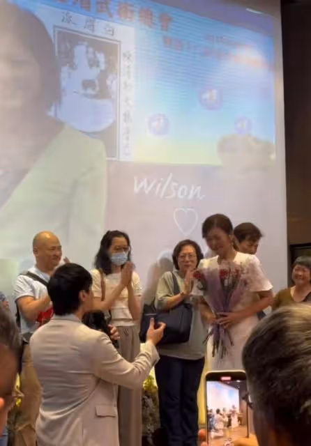 好美!TVB小花曬大露背拖尾婚紗照,與男友雙雙患病但仍不離不棄