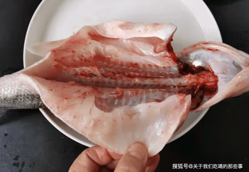 不管蒸哪種魚，只用「4樣料」就夠了！簡單好吃，魚肉鮮嫩不腥