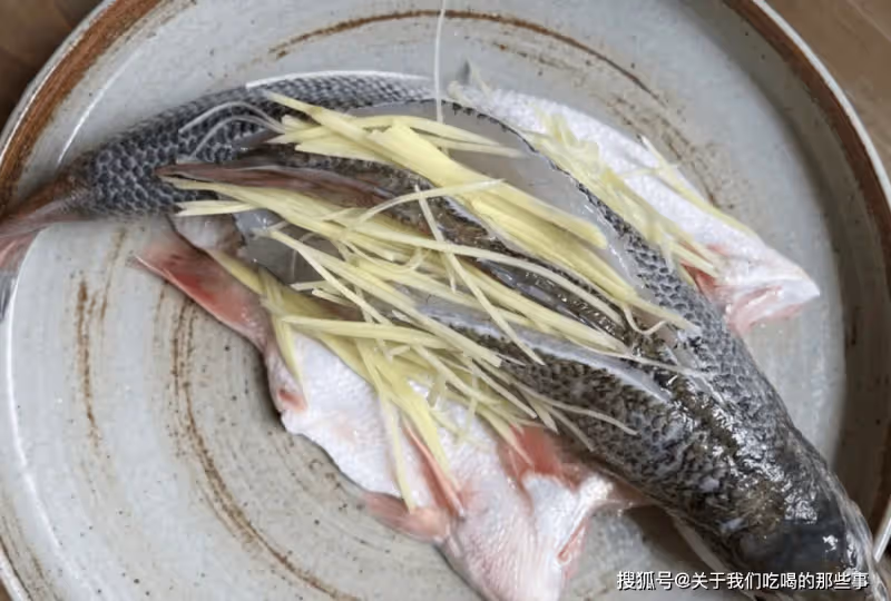 不管蒸哪種魚，只用「4樣料」就夠了！簡單好吃，魚肉鮮嫩不腥
