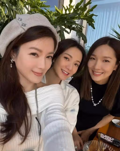 曾屢傳離婚！41歲前TVB花旦發文暗示已單身，曬閨蜜合照獲贊高顏值
