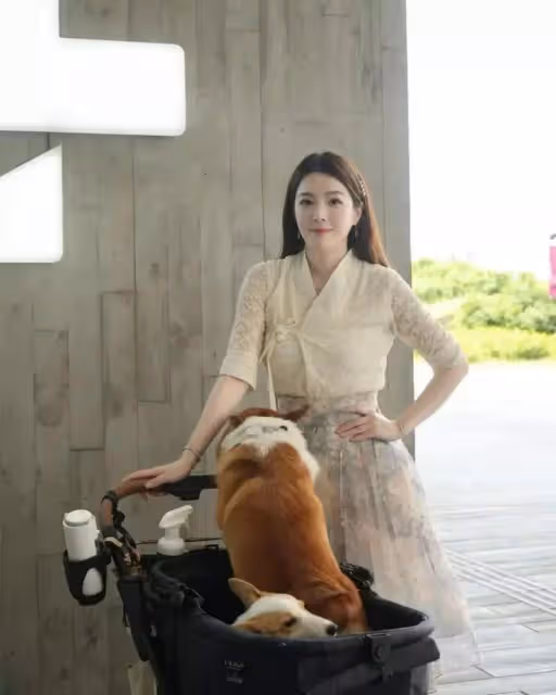 曾屢傳離婚！41歲前TVB花旦發文暗示已單身，曬閨蜜合照獲贊高顏值