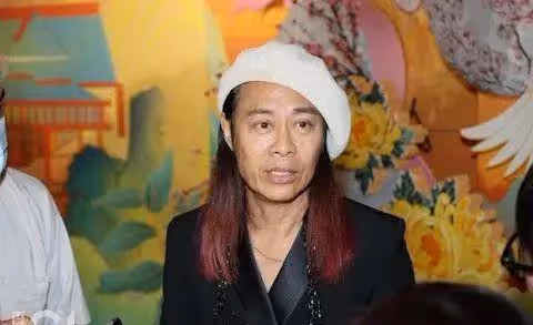 香港男歌手上月開腦切除腫瘤,哥哥透露其近況: 變靚仔才跟大家見面