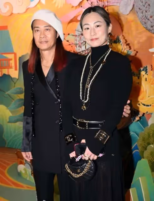 香港男歌手上月開腦切除腫瘤,哥哥透露其近況: 變靚仔才跟大家見面