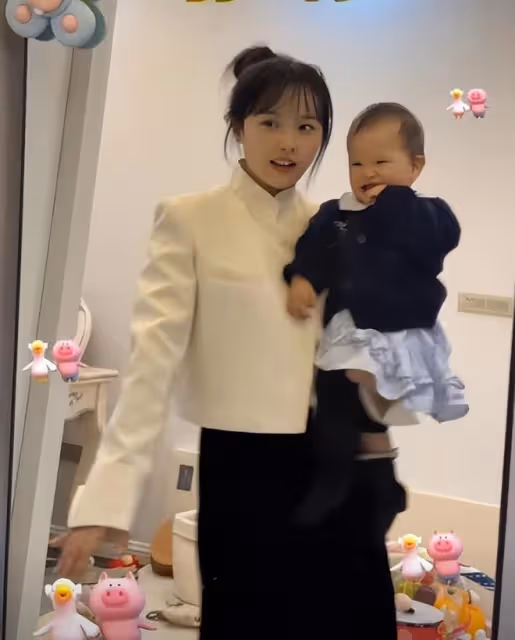 「挖呀挖」花開富貴黃老師怒懟網友,曬童年照維護9個月的女兒