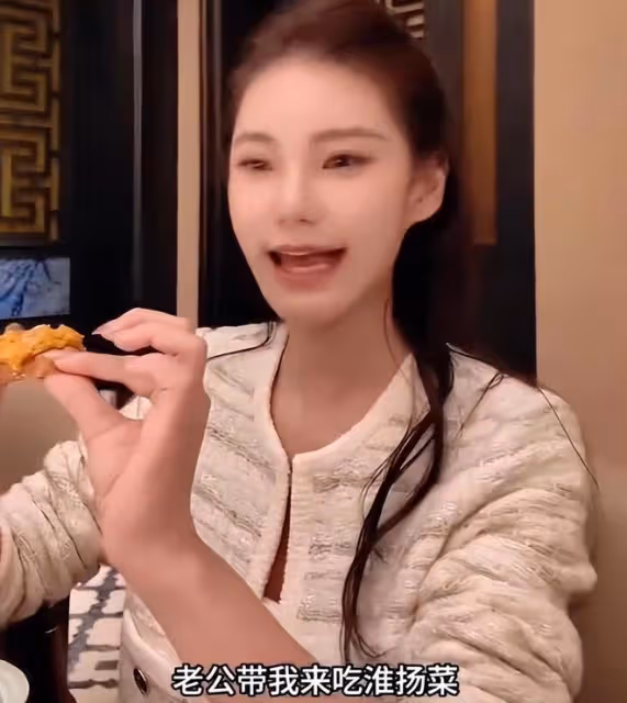 汪小菲帶小梅喝北京豆汁,小梅一點也不嬌氣,全部吃光喝光