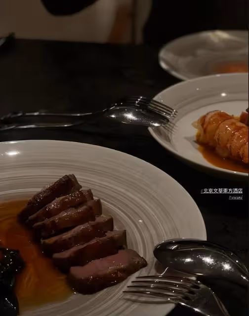 汪小菲帶小梅喝北京豆汁，小梅一點也不嬌氣，全部吃光喝光
