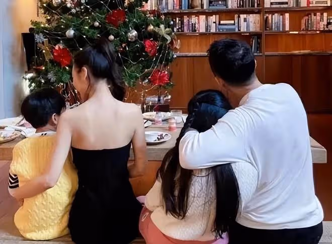 汪小菲帶小梅喝北京豆汁，小梅一點也不嬌氣，全部吃光喝光