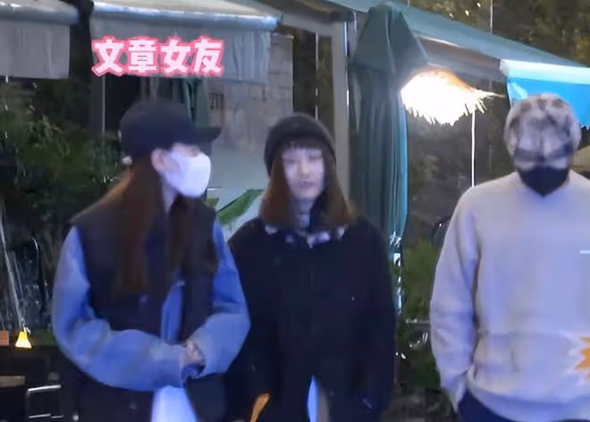 42歲姚笛回歸螢屏,受邀擔任電影節嘉賓,波浪卷髮狀態很好