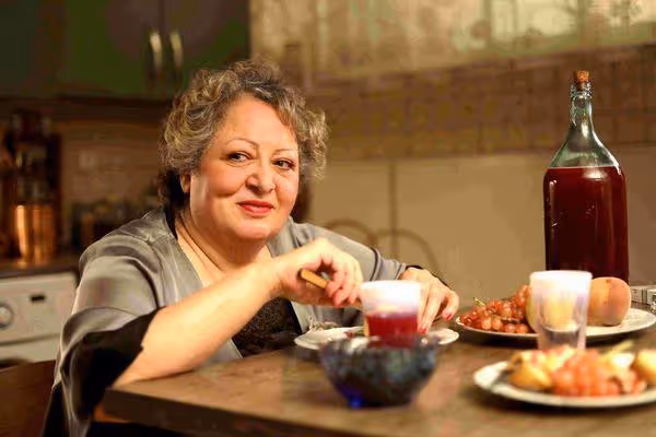 伊朗女星50歲出道…真實背景超狂！新片「違反伊斯蘭教律」遭禁播