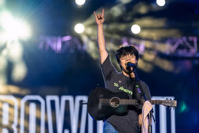 奔五長這樣! 謝金燕開唱「上身衣服全是洞」長腿美到噴鼻血