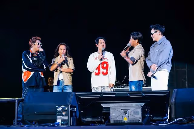 王識賢為玖壹壹罕見開唱! 黑衣男突衝上台奪麥...竟是超大咖男神