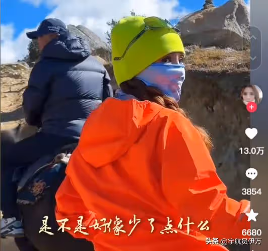 51歲央視主持朱迅近況曝光,徒步登頂後嘴歪眼斜臉浮腫,不敢認