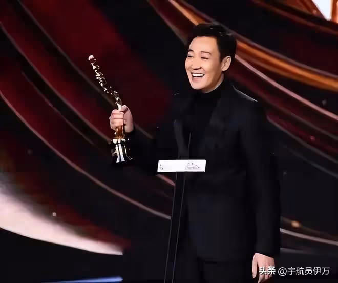 長了一張英俊瀟灑的臉，卻從不沾花惹草，這4位男星太難得了