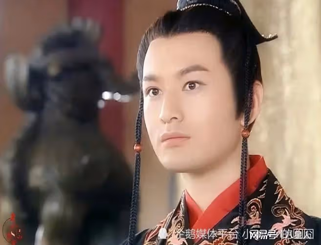 被葉柯榨乾!47歲黃曉明近照曝光,發量稀疏有白頭髮,難怪要戴假髮