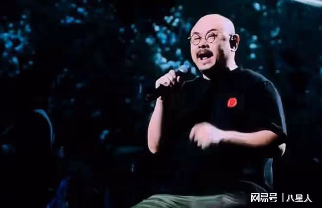 感人!譚詠麟成都演唱會隔空喊話刀郎,萬人合唱《披著羊皮的狼》