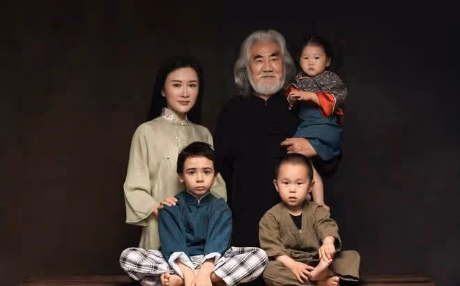 張紀中攜產後杜星霖雙十一直播帶貨,恩愛背後藏隱情?網友熱議