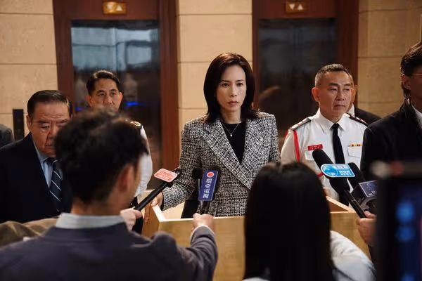 劉德華久違合作莫文蔚「火爆場面曝光」 港首部輻射災難片開紅盤