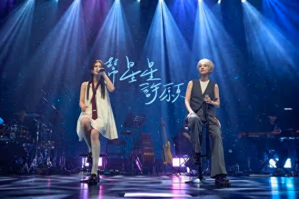 限定版S.H.E突現身!美聲組合10周年開唱 百萬YTR衝上台全場驚呆