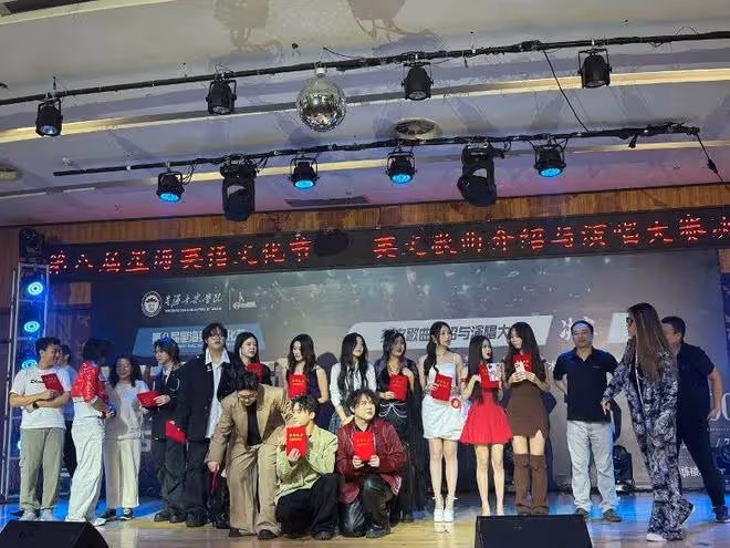 恭喜！18歲TVB小花廣州學校音樂比賽獲雙料冠軍！唱完全場歡呼！