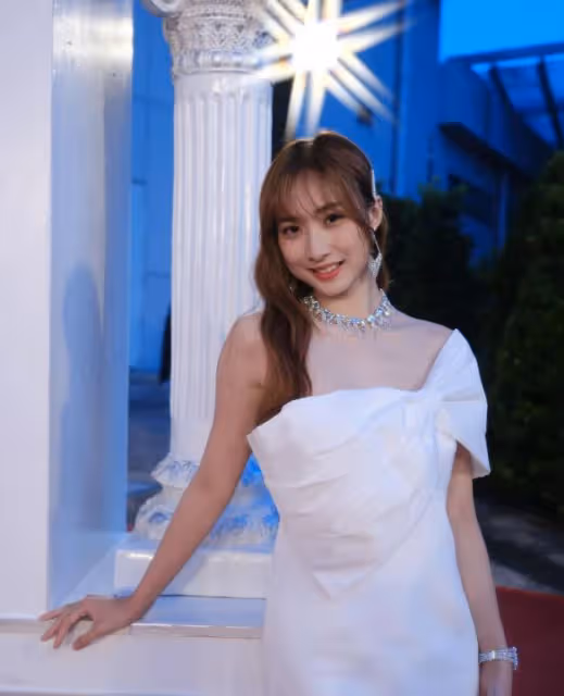 10年前曾合作!TVB視帝陳展鵬拒與17歲小花拍談情戲!稱可以演父女