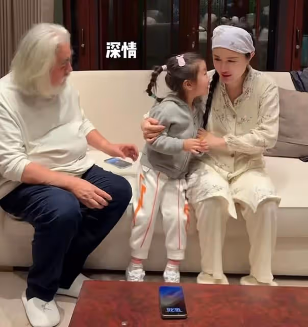 張紀中四胎女兒近照曝光,龍珠頭髮濃密胖嘟嘟,和爸爸長成一張臉
