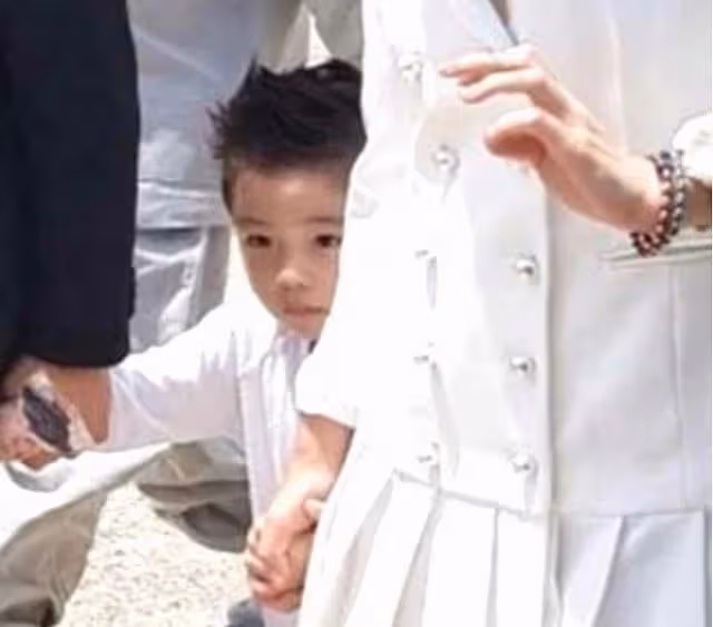 李炳憲9歲兒子正面照曝光！神複製爸媽高顏值，還是個運動小天才