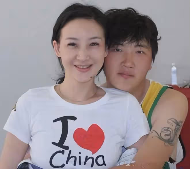 買紅妹:我那「拋妻棄子」的前夫,與潘蔚結婚後,連面相都變了!