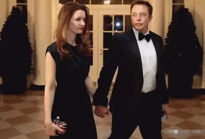 不愧是馬斯克最愛的女人,兩婚兩離還惦記,專程飛去參加她的婚禮