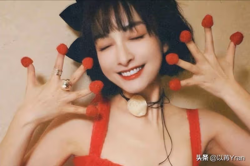 主持人吳昕 : 公布男友鄭凱後 , 如今短髮幹練 , 幸福曬禮物 , 活成了這樣