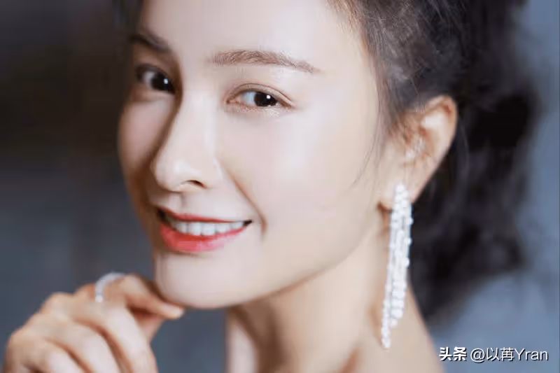 主持人吳昕 : 公布男友鄭凱後 , 如今短髮幹練 , 幸福曬禮物 , 活成了這樣
