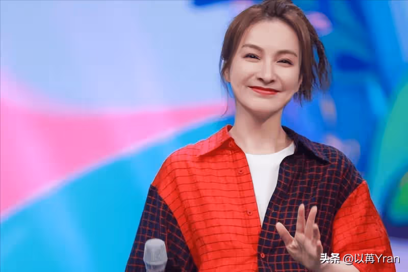 主持人吳昕 : 公布男友鄭凱後 , 如今短髮幹練 , 幸福曬禮物 , 活成了這樣
