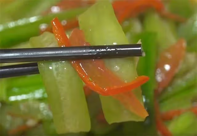 在家炒絲瓜不是出水就是發黑,教你幾個技巧,翠綠入味又鮮嫩