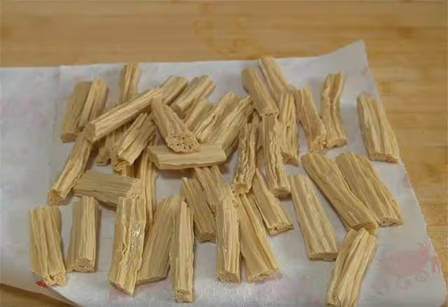 腐竹這樣做太好吃了，不用炒不涼拌，香辣又解饞，比吃肉都過癮