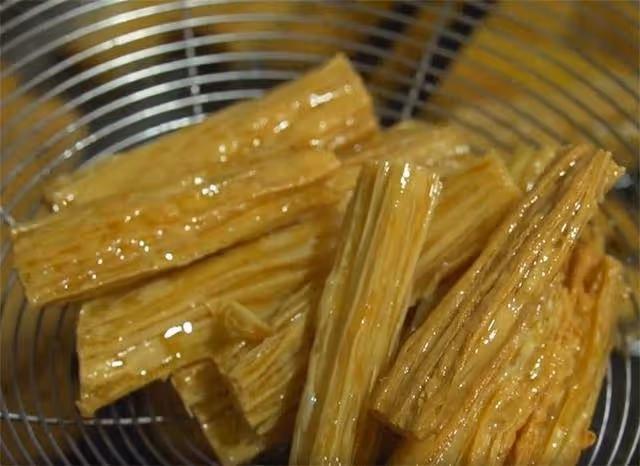 腐竹這樣做太好吃了，不用炒不涼拌，香辣又解饞，比吃肉都過癮