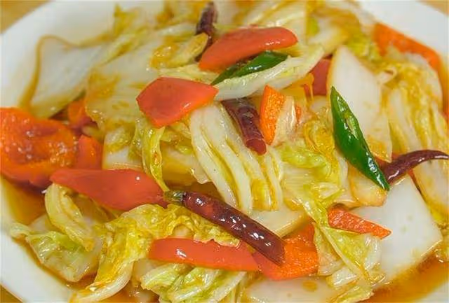 炒醋溜白菜火候很重要，學會這一招，脆嫩不出汁，一頓能吃2碗飯