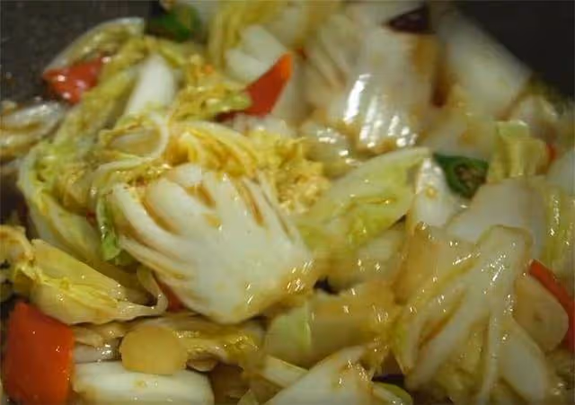 炒醋溜白菜火候很重要，學會這一招，脆嫩不出汁，一頓能吃2碗飯
