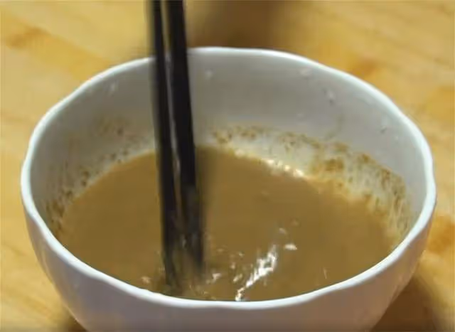 一到秋冬就饞這碗麻醬麵，筋道爽滑、香辣過癮，10分鐘能做3碗
