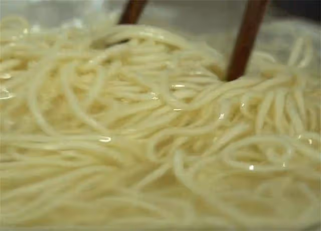 一到秋冬就饞這碗麻醬麵，筋道爽滑、香辣過癮，10分鐘能做3碗